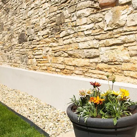The Poolside Stone House In Ferienhaus
