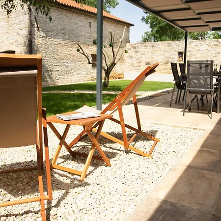 Ferienhaus The Poolside Stone House In