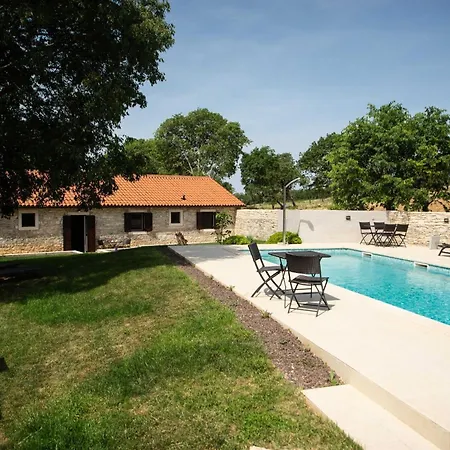 The Poolside Stone House In Ferienhaus *
