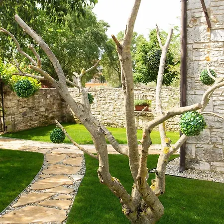 The Poolside Stone House In Ferienhaus