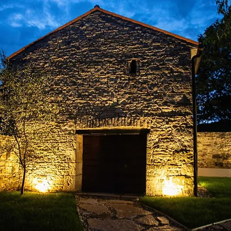 The Poolside Stone House In Ferienhaus *